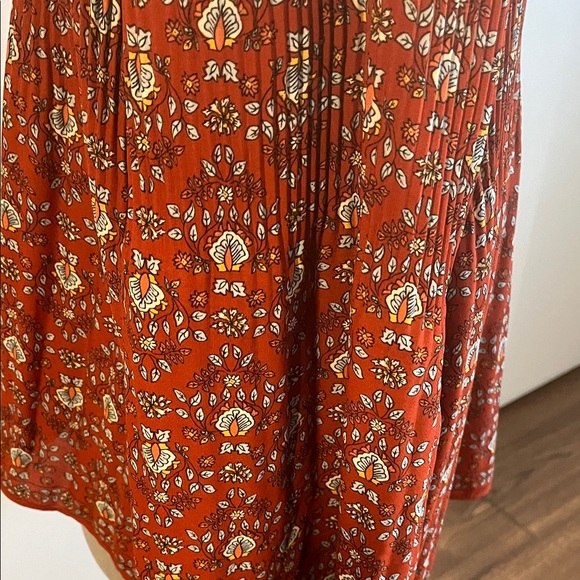 Max Studio Rust Floral Blouse - Picture 6 of 7